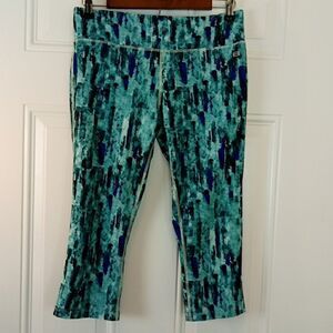 Layer 8 printed Qwick-Dry Capri leggings